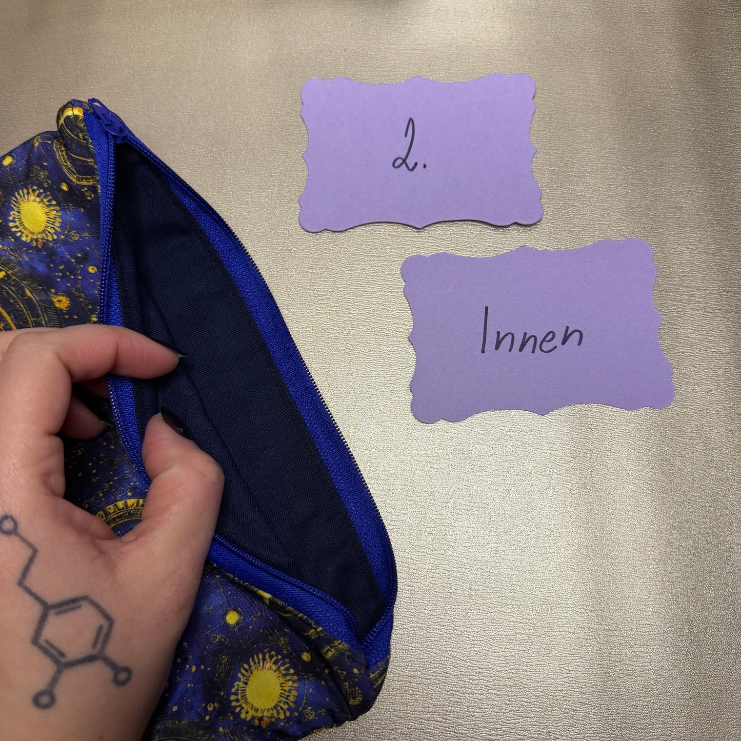 Buchbeutel mit Reißverschluss - Galaxy - schwarz/blau/gelb