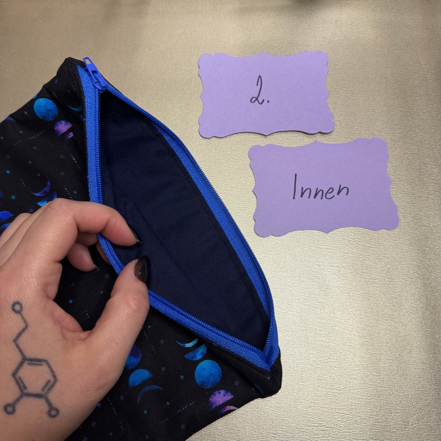 Buchbeutel mit Reißverschluss - Mondphasen - schwarz/blau