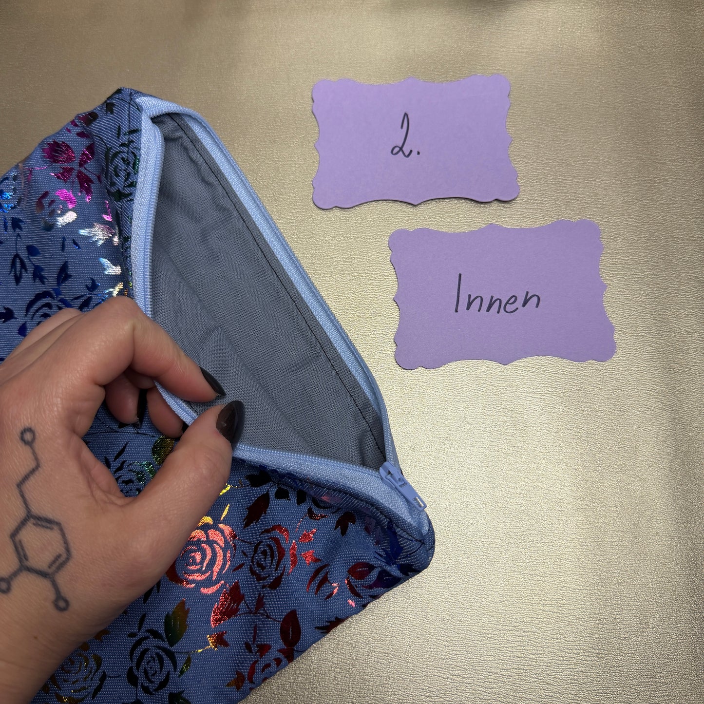 Buchbeutel mit Reißverschluss - Rosen - blau/holo