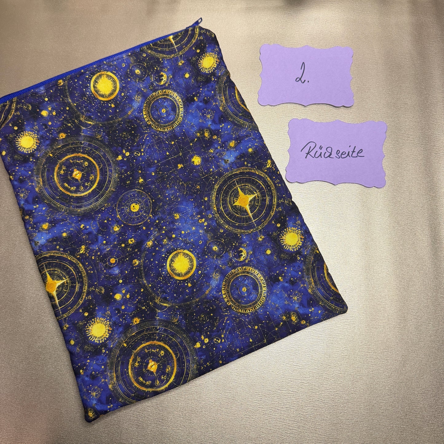 Buchbeutel mit Reißverschluss - Galaxy - schwarz/blau/gelb