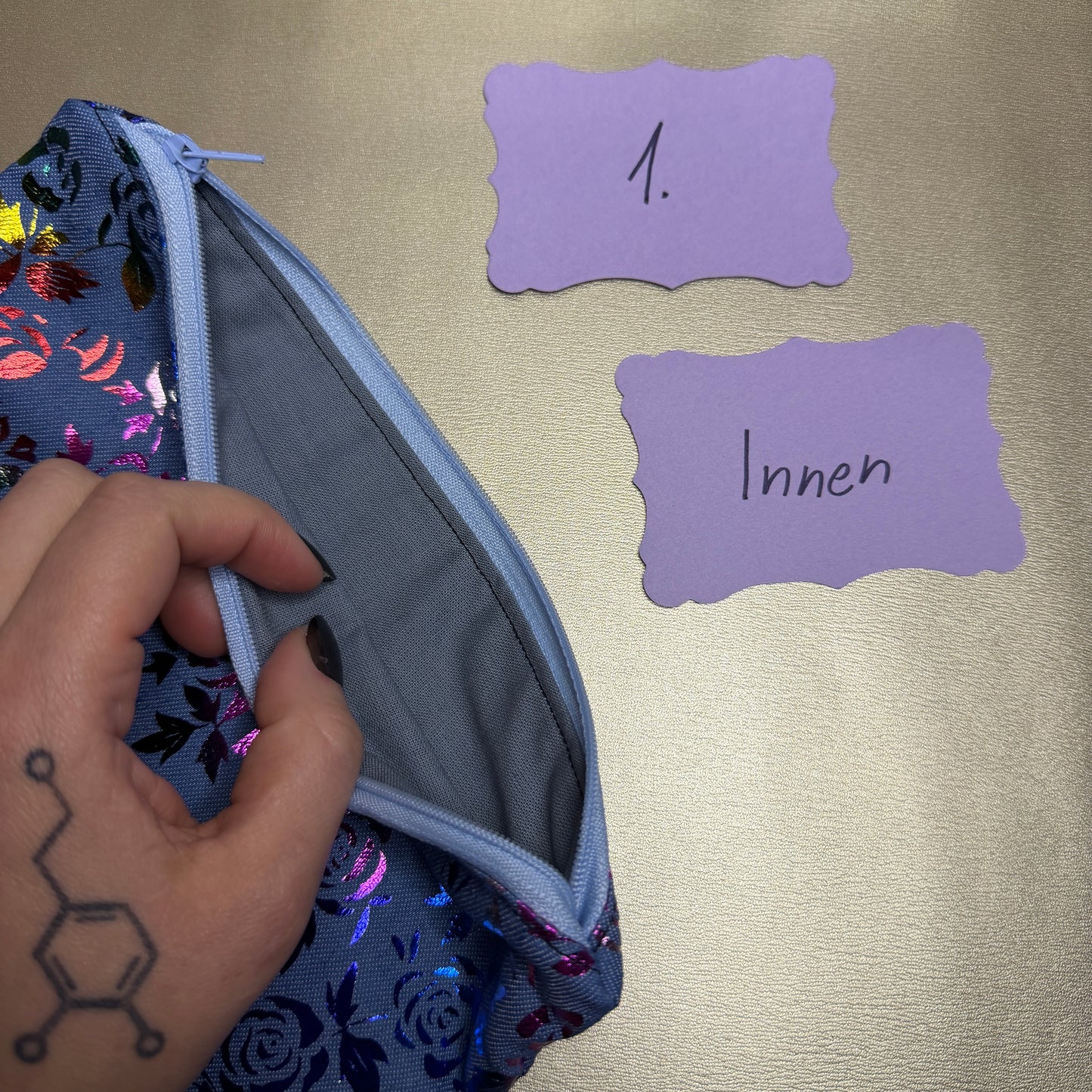 Buchbeutel mit Reißverschluss - Rosen - blau/holo