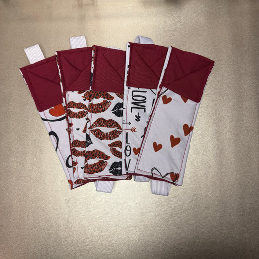 5 Stifthalter mit Kragen mit Herzen, Love und Kussmund