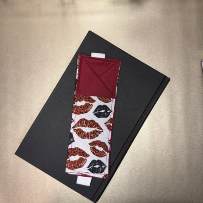 Stifthalter mit Kragen - weiß, schwarz, mit Kussmund