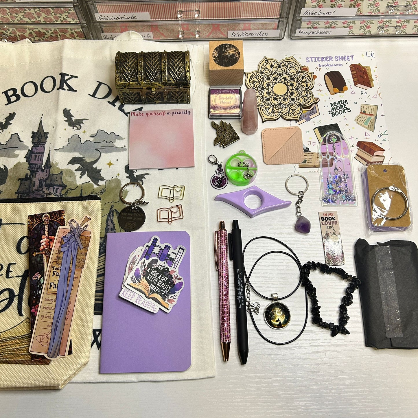 Mystery Kapseln - Überraschung mit buchigem Inhalt | Geschenk für Bücherfreunde | Leseratte Überraschungspaket | Personalisierbar