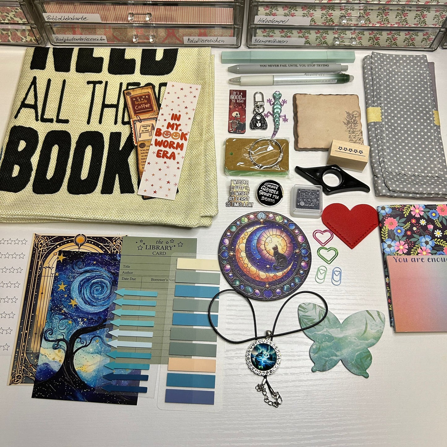 Mystery Kapseln - Überraschung mit buchigem Inhalt | Geschenk für Bücherfreunde | Leseratte Überraschungspaket | Personalisierbar